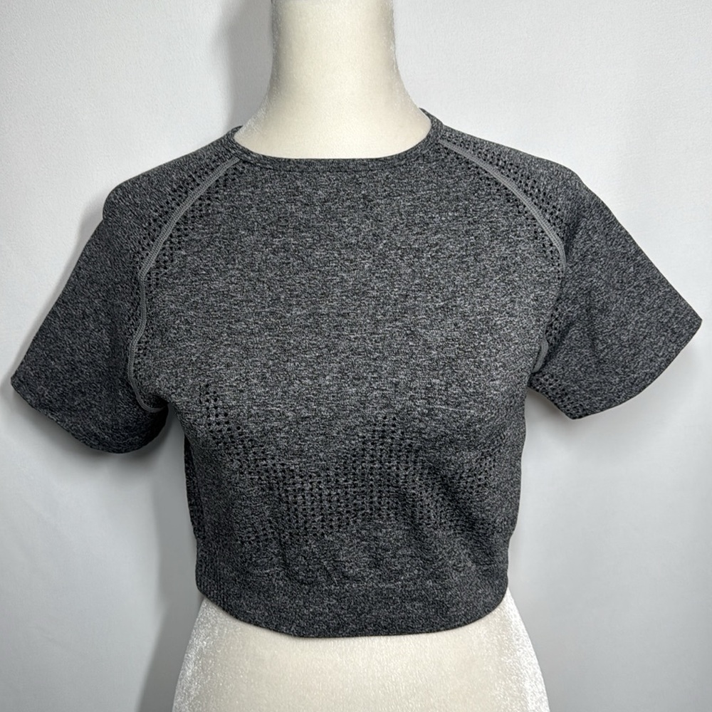 💜3/$15 Gray Cropped Workout Top